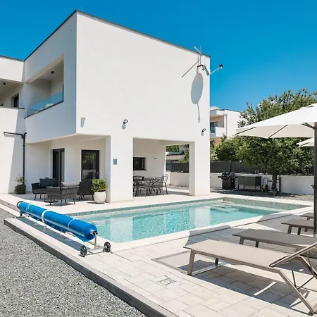 Stellante Villa *