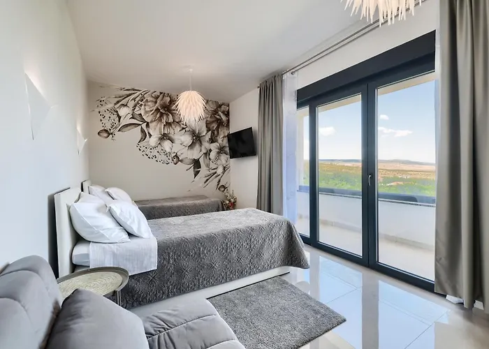 Stellante Ясенице